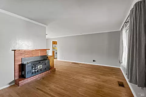 Living - 611 Hawthorne Ln, Willits, CA 95490 photo 3 of 3