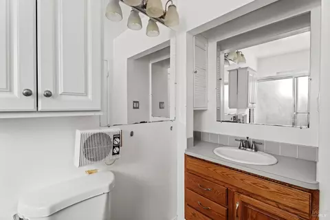 Bath - 611 Hawthorne Ln, Willits, CA 95490 photo 1 of 1