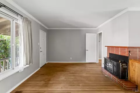 Living - 611 Hawthorne Ln, Willits, CA 95490 photo 2 of 3