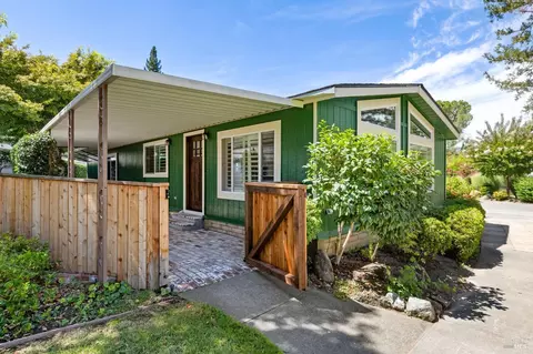 10 Los Robles Ct, Saint Helena, CA 94574