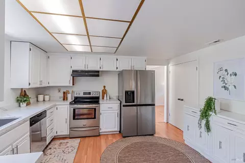 Kitchen - 2223 Redwood Rd, Hercules, CA 94547 photo 4 of 4