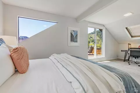 Bedroom - 219 Baltimore Ave, Corte Madera, CA 94925 photo 5 of 7