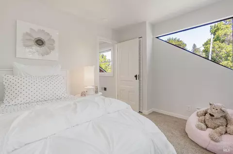 Bedroom - 219 Baltimore Ave, Corte Madera, CA 94925 photo 7 of 7