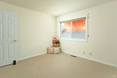 Bedroom - 1645 Dailey Dr, Dixon, CA 95620 photo 7 of 8
