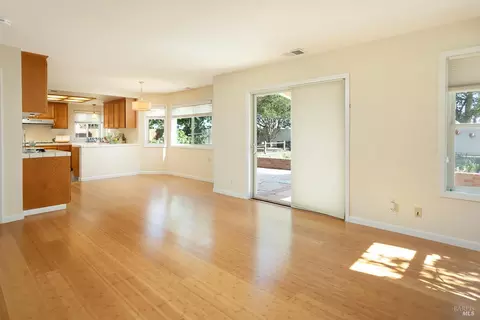 Living - 1645 Dailey Dr, Dixon, CA 95620 photo 11 of 13
