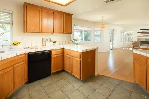 Kitchen - 1645 Dailey Dr, Dixon, CA 95620 photo 5 of 5