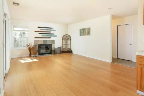 Living - 1645 Dailey Dr, Dixon, CA 95620 photo 8 of 13