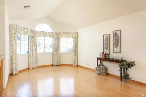 Living - 1645 Dailey Dr, Dixon, CA 95620 photo 2 of 13