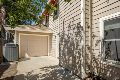 Exterior - 1645 Dailey Dr, Dixon, CA 95620 photo 11 of 11