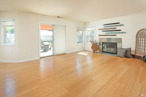 Living - 1645 Dailey Dr, Dixon, CA 95620 photo 9 of 13