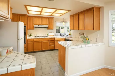 Kitchen - 1645 Dailey Dr, Dixon, CA 95620 photo 3 of 5