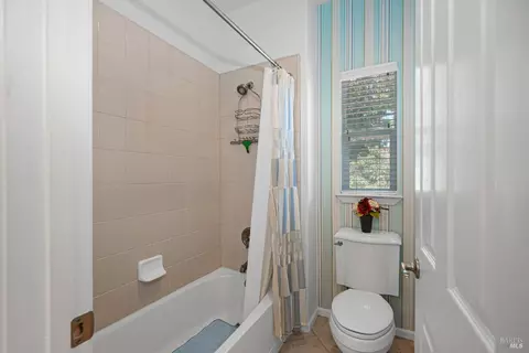 Bath - 520 Klein Ave, Vallejo, CA 94592 photo 4 of 6