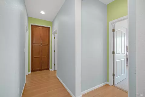 Entry Way - 520 Klein Ave, Vallejo, CA 94592 photo 9 of 9