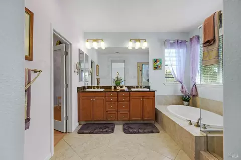 Bath - 520 Klein Ave, Vallejo, CA 94592 photo 5 of 6
