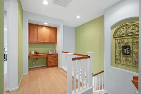 Entry Way - 520 Klein Ave, Vallejo, CA 94592 photo 7 of 9