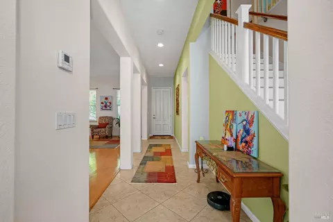 Entry Way - 520 Klein Ave, Vallejo, CA 94592 photo 6 of 9