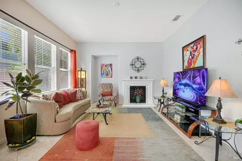 Living - 520 Klein Ave, Vallejo, CA 94592 photo 1 of 2