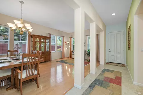 Entry Way - 520 Klein Ave, Vallejo, CA 94592 photo 2 of 9