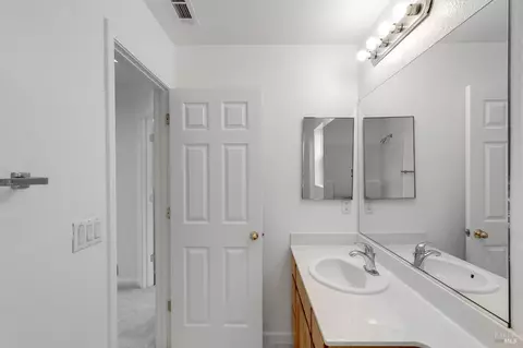 Bath - 1220 Halsey St, Vallejo, CA 94590 photo 7 of 7