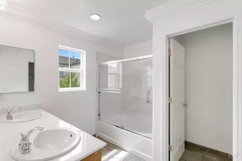 Bath - 1220 Halsey St, Vallejo, CA 94590 photo 2 of 7