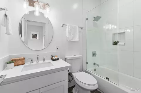 Bath - 178 Great Circle Dr, Mill Valley, CA 94941 photo 4 of 7