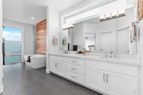 Bath - 178 Great Circle Dr, Mill Valley, CA 94941 photo 2 of 7