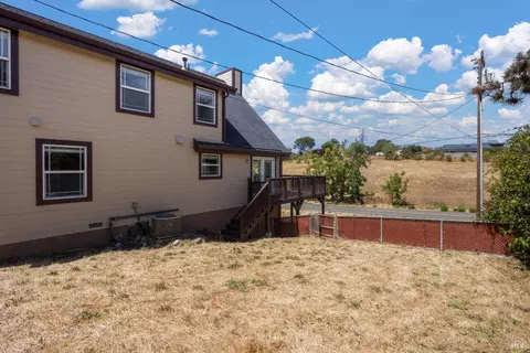 Exterior - 1152 Carrot Ln, Vallejo, CA 94591 photo 6 of 8