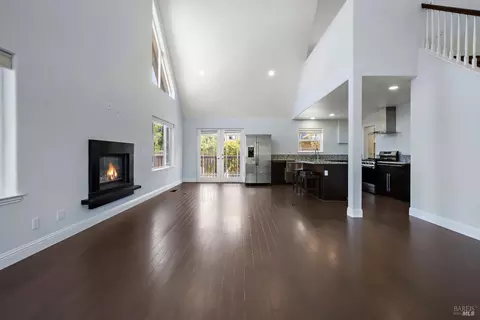 Living - 1152 Carrot Ln, Vallejo, CA 94591 photo 2 of 5