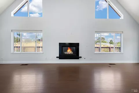 Living - 1152 Carrot Ln, Vallejo, CA 94591 photo 3 of 5