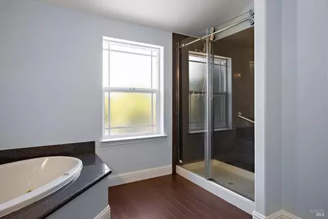 Bath - 1152 Carrot Ln, Vallejo, CA 94591 photo 5 of 6