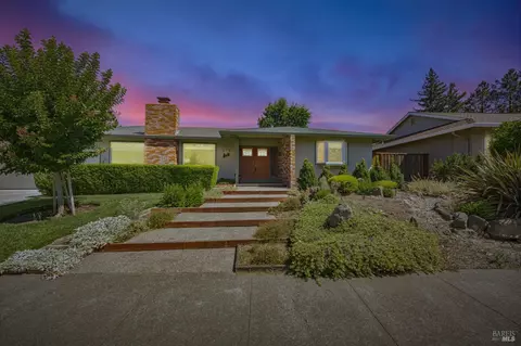 275 Mockingbird Cir, Santa Rosa, CA 95409
