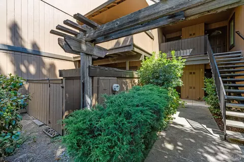 Exterior - 14 Arbor Ct, Cotati, CA 94931 photo 5 of 9