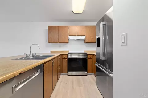 Kitchen - 14 Arbor Ct, Cotati, CA 94931 photo 2 of 3