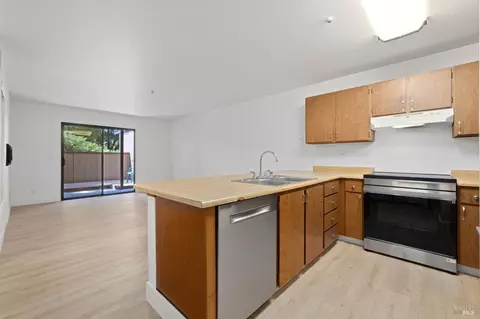Kitchen - 14 Arbor Ct, Cotati, CA 94931 photo 3 of 3