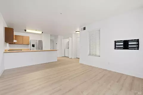 Living - 14 Arbor Ct, Cotati, CA 94931 photo 2 of 3