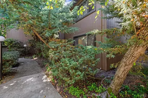Exterior - 14 Arbor Ct, Cotati, CA 94931 photo 6 of 9
