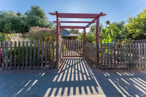 1272 Locust St, Willits, CA 95490 photo 5