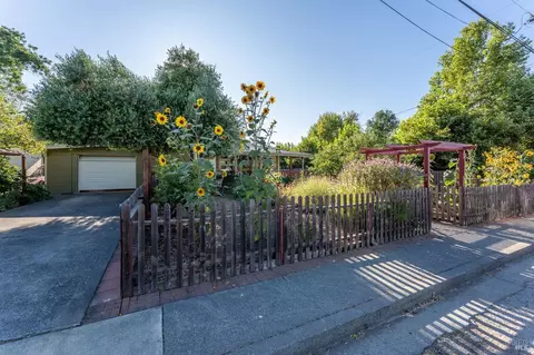 1272 Locust St, Willits, CA 95490 photo 2