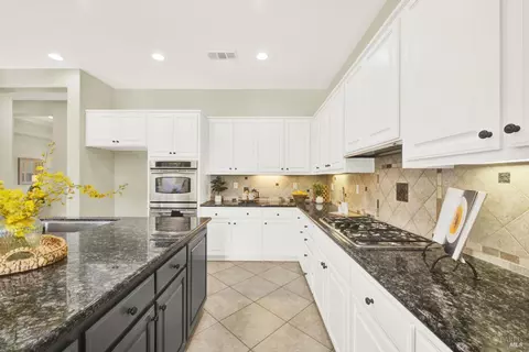 Kitchen - 4608 Orchestra Pl, Fairfield, CA 94534 photo 5 of 9