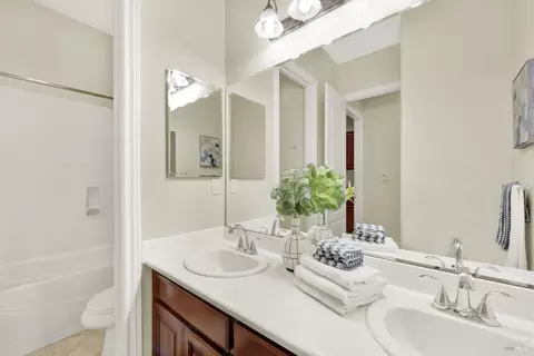 Bath - 4608 Orchestra Pl, Fairfield, CA 94534 photo 2 of 5