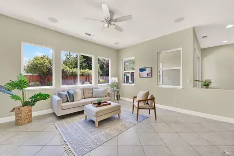 Living - 4608 Orchestra Pl, Fairfield, CA 94534 photo 5 of 6