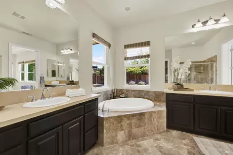Bath - 4608 Orchestra Pl, Fairfield, CA 94534 photo 4 of 5