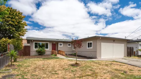 65 Arlington Dr, Petaluma, CA 94952