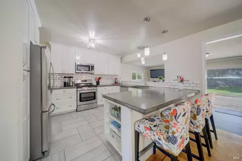 Kitchen - 161 Edgemont Ave, Vallejo, CA 94590 photo 3 of 5