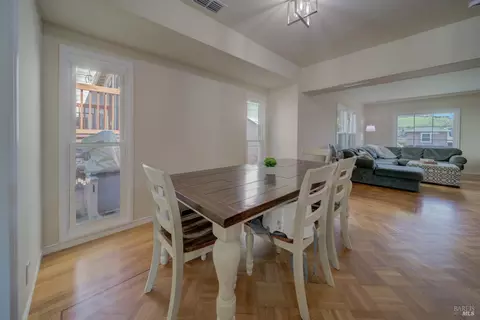 Dining - 161 Edgemont Ave, Vallejo, CA 94590 photo 2 of 2