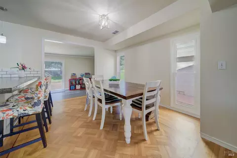 Dining - 161 Edgemont Ave, Vallejo, CA 94590 photo 1 of 2
