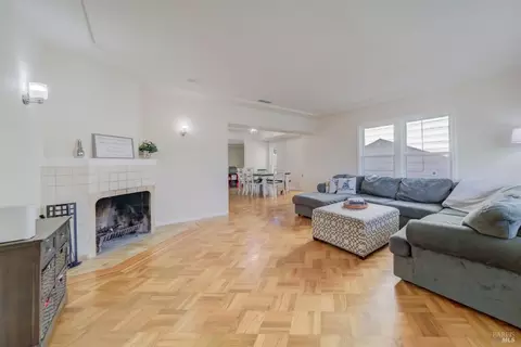 Living - 161 Edgemont Ave, Vallejo, CA 94590 photo 2 of 3