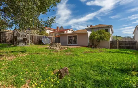 Exterior - 161 Edgemont Ave, Vallejo, CA 94590 photo 8 of 9