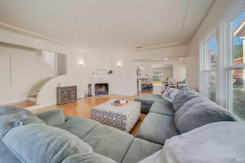 Living - 161 Edgemont Ave, Vallejo, CA 94590 photo 1 of 3