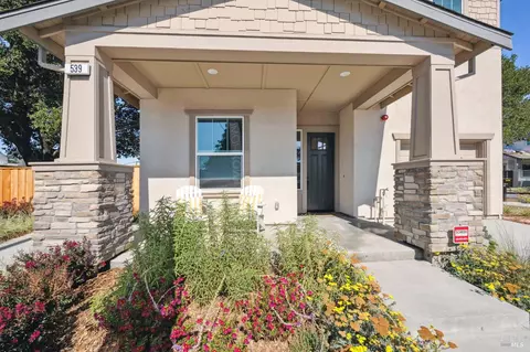 65 Riverbend Ln, Petaluma, CA 94952